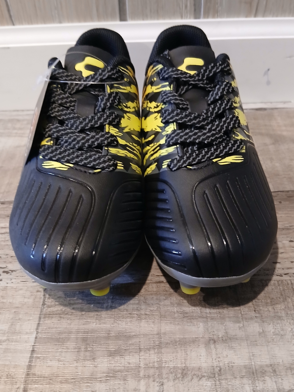 Charly Black and Yellow Kids Soccer Cleats Youth Size 12 - Picture 2 of 6